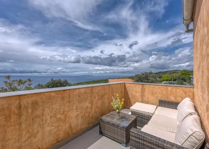 App Bonic Sa Balkonom I Pogledom Na * Veli Lošinj