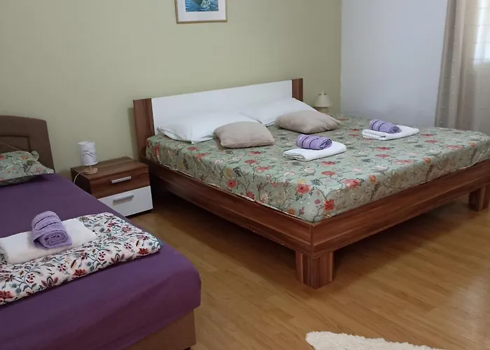 App Bonic Sa Balkonom I Pogledom Na