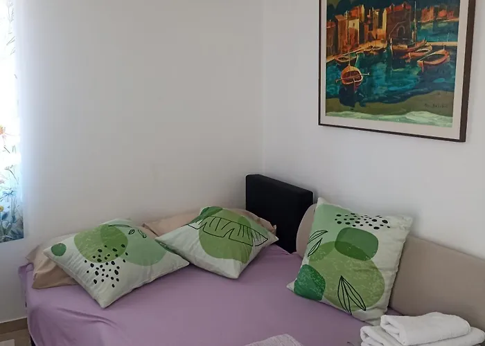 App Bonic Sa Balkonom I Pogledom Na *