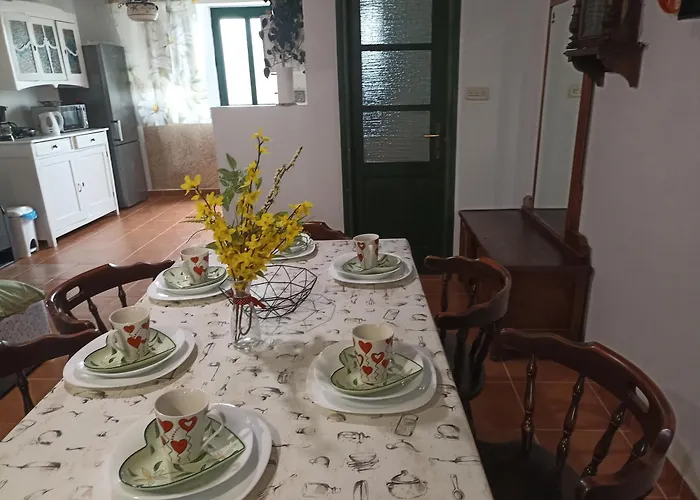 App Bonic Sa Balkonom I Pogledom Na *