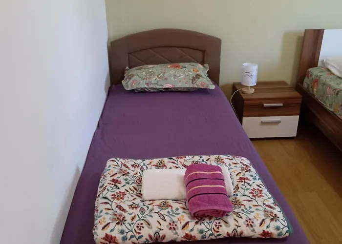 App Bonic Sa Balkonom I Pogledom Na *