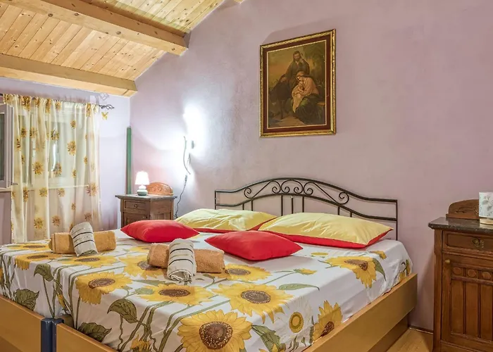 App Bonic Sa Balkonom I Pogledom Na *