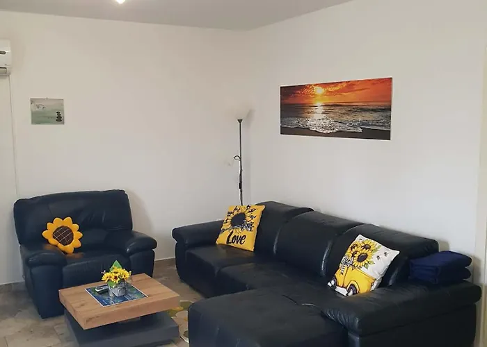 App Bonic Sa Balkonom I Pogledom Na Apartamento Veli Lošinj