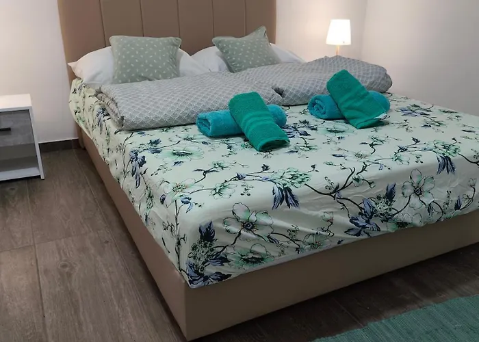 App Bonic Sa Balkonom I Pogledom Na *